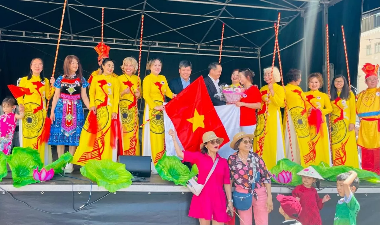 Overseas Vietnamese contribute to development of the nation and international integration in the new context Overseas Vietnamese contribute to development of the nation and international integration in the new context