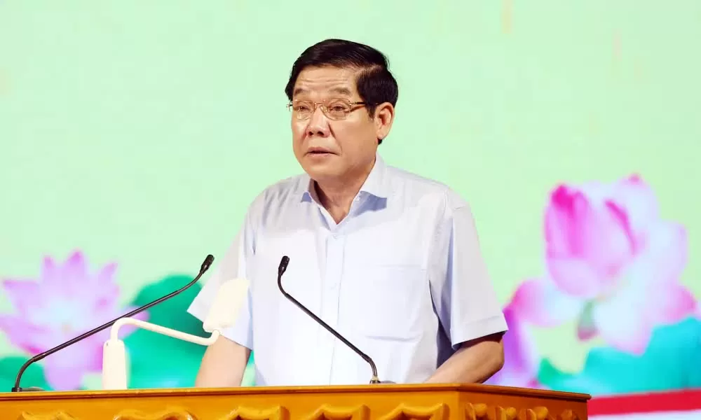 Đồng chí Nguyễn Văn Gấu, Ủy viên Trung ương Đảng, Bí thư Tỉnh ủy Bắc Giang, Trưởng Ban Chỉ đạo sắp xếp đơn vị hành chính cấp tỉnh chủ trì buổi tổng duyệt.