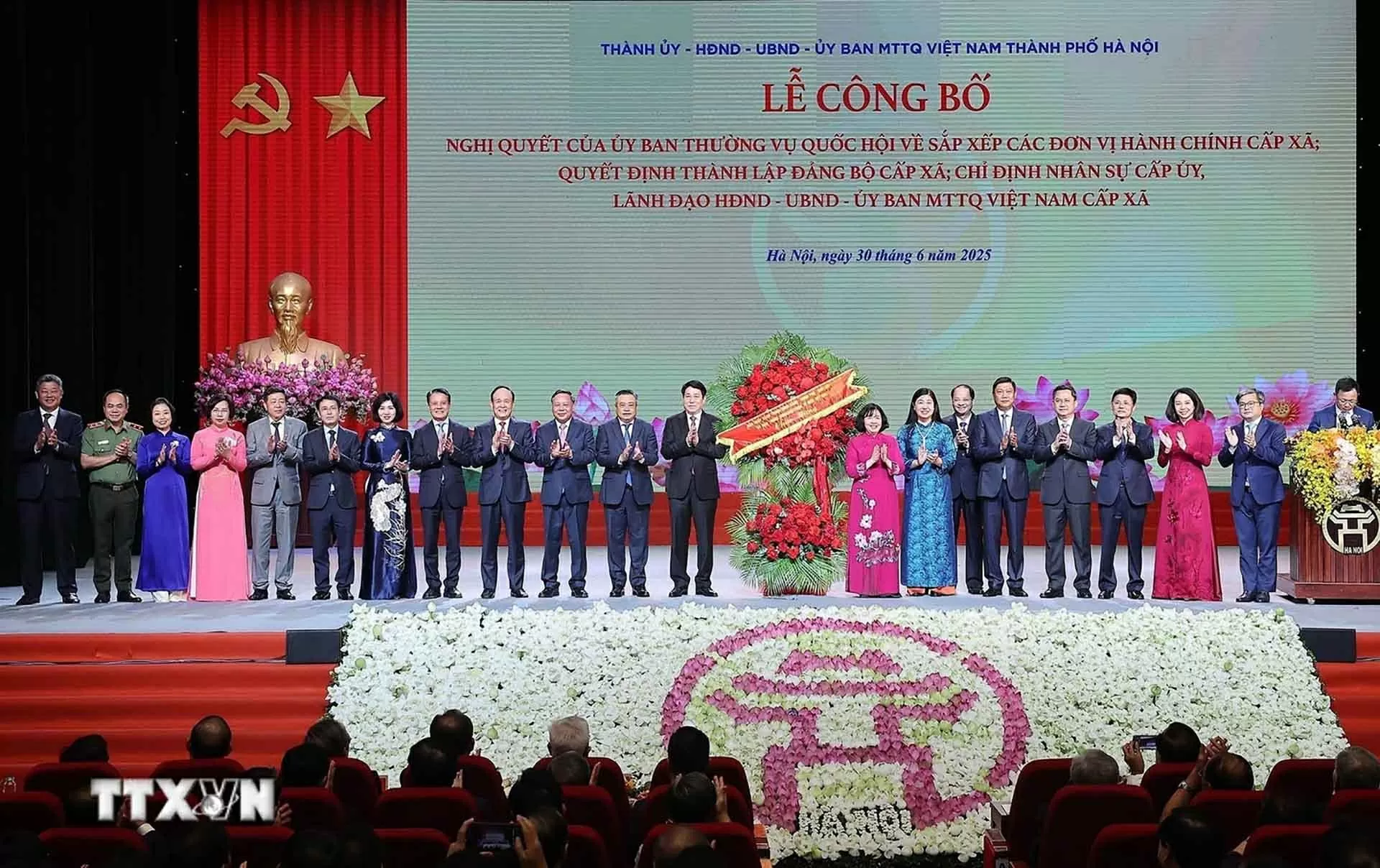 Chủ tịch nước Lương Cường dự Lễ công bố nghị quyết, quyết định sáp nhập đơn vị hành chính tại Hà Nội