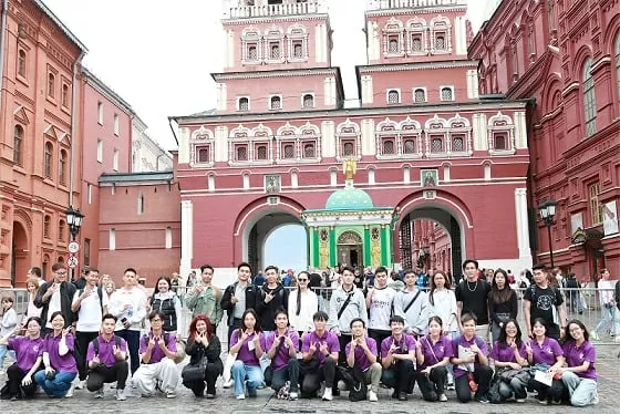Tuổi trẻ Việt Nam tại Nga với hành trình tri ân lịch sử 'Theo dấu chân Bác'