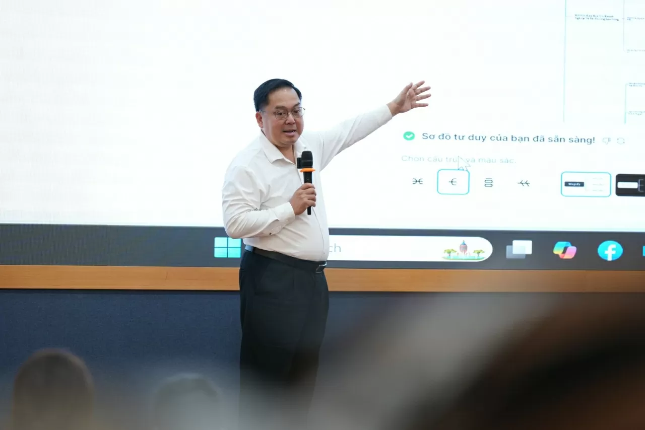 Tác giả Hoàng Nam Tiến mong muốn cuốn sách sẽ giúp độc giả có nhận thức đúng nhất về AI, hiểu về tiềm năng và cách ứng dụng AI hiệu quả trong doanh nghiệp. (Ảnh: BTC)