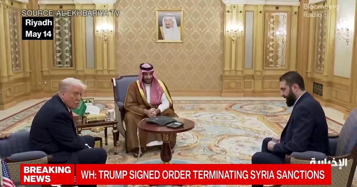 Mỹ hành động, dỡ bỏ hầu hết lệnh trừng phạt Syria, nỗ lực 'đẩy thuyền' hòa bình giữa Damascus và Israel Mỹ hành động, dỡ bỏ hầu hết lệnh trừng phạt Syria, nỗ lực 'đẩy thuyền' hòa bình giữa Damascus và Israel