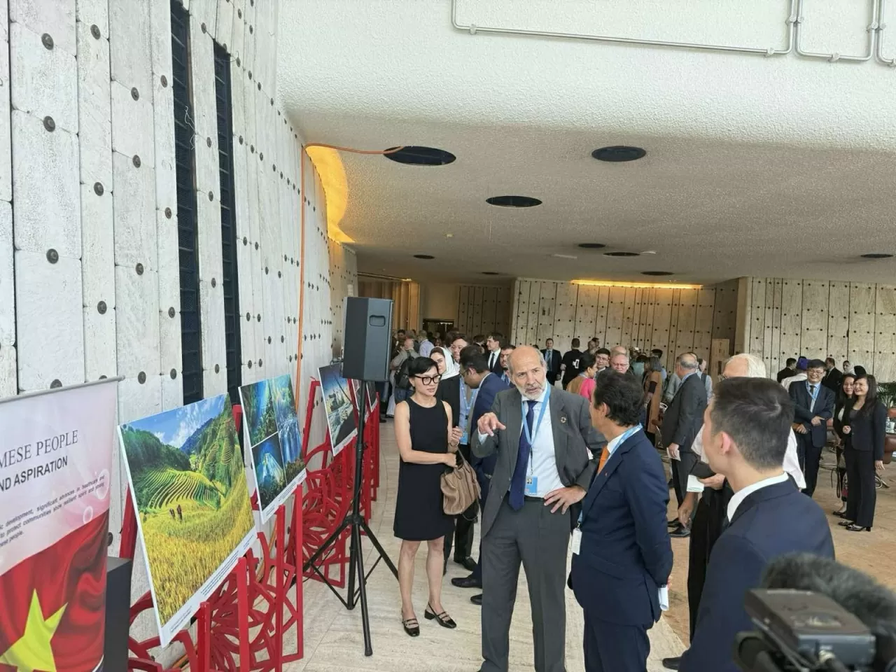 Một Việt Nam bản sắc, nhân văn và hội nhập qua những bức ảnh sống động tại Geneva, Thụy Sỹ
