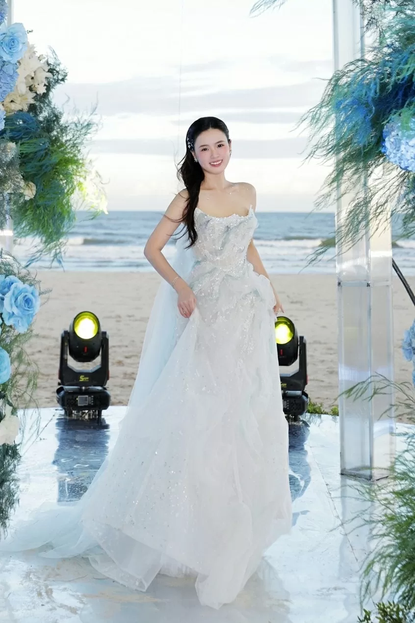 thời trang diễn viên Midu kỷ niệm một năm ngày cưới