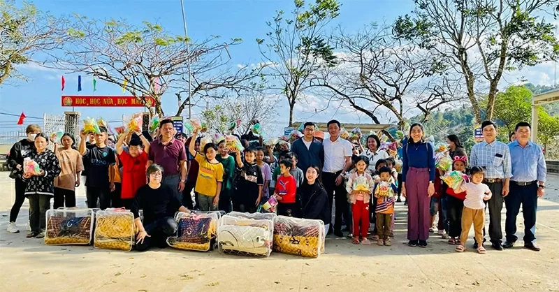 Hành trình thiện nguyện hướng về quê hương của doanh nhân Phạm Đình Thương và SUNSHINE GLOBAL.