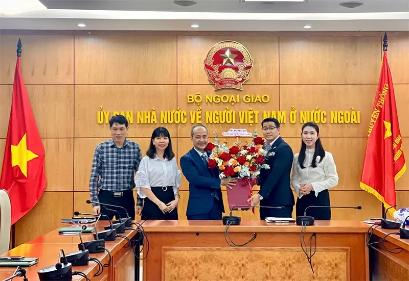 Phó Chủ tịch Liên hiệp Hội người Việt Nam tại Nhật Bản đại diện cho cộng đồng người Việt tại Nhật thăm và làm việc với Ủy ban Nhà nước về người Việt Nam ở nước ngoài.