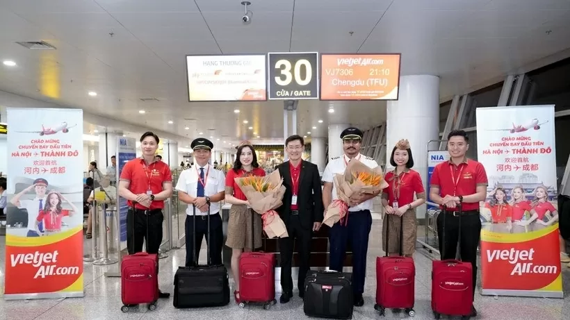 Vietjet launches direct flight service between Hanoi and Chengdu