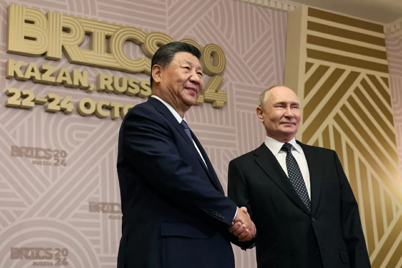 Chủ tịch Trung Quốc Tập Cận Bình gặp Tổng thống Nga Vladimir Putin tại Hội nghị thượng đỉnh BRICS ở Kazan, Nga tháng 10/2024. (Nguồn: NBC News)