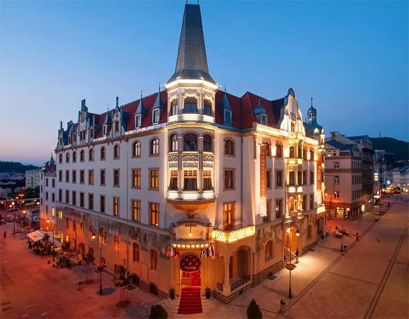 Grandhotel AMBASSADOR National House – Địa điểm tổ chức Hoa hậu Áo dài Phu nhân 2026.