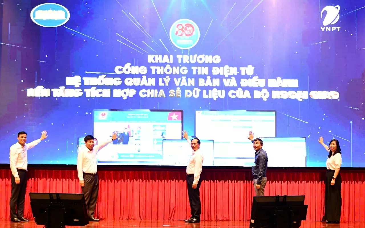 Phát động phong trào 'Bình dân học vụ số' và khai trương 3 phần mềm trọng yếu trong Dự án xây dựng Chính phủ điện tử