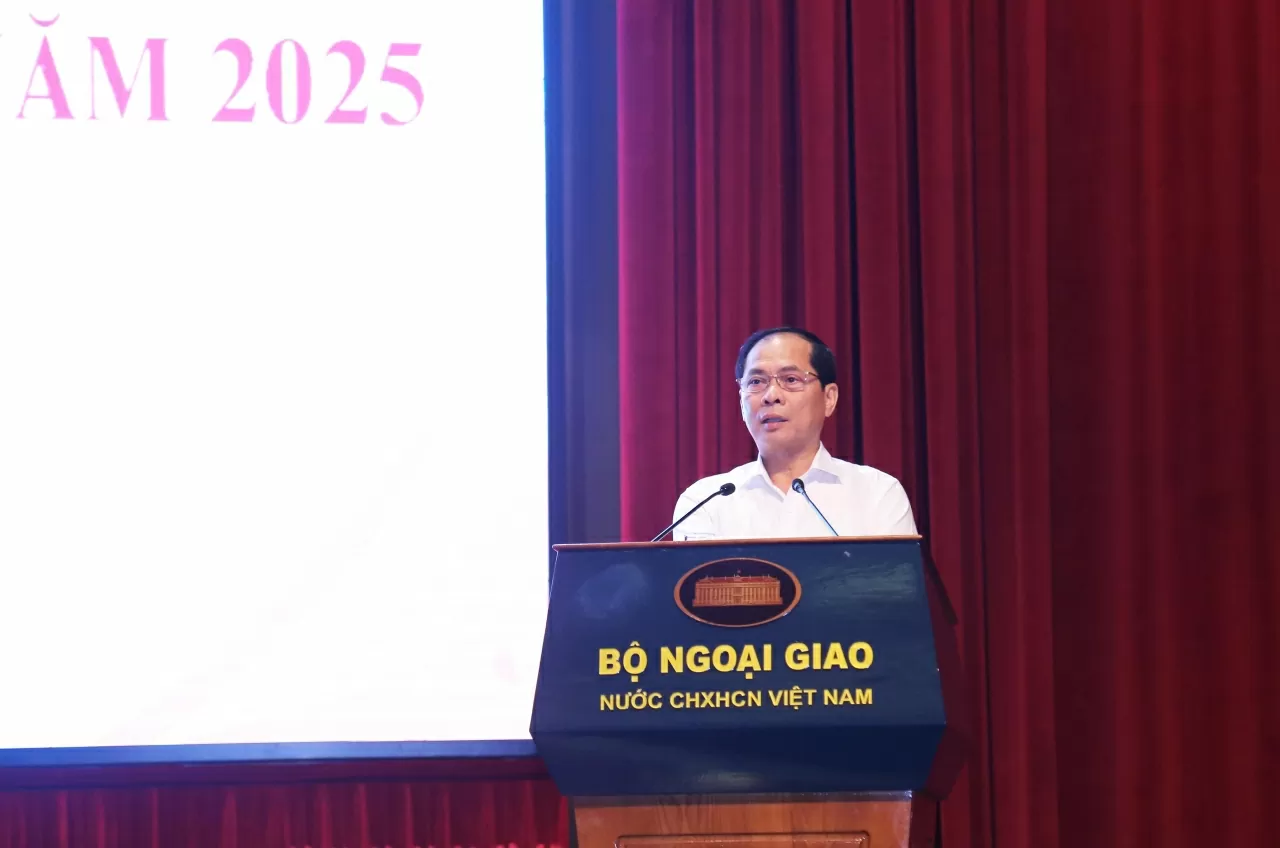Phó Thủ tướng, Bộ trưởng Ngoại giao Bùi Thanh Sơn phát biểu Lễ phát động phong trào sưu tầm, đóng gói tư liệu, hiện vật. (Ảnh: Thành Long)