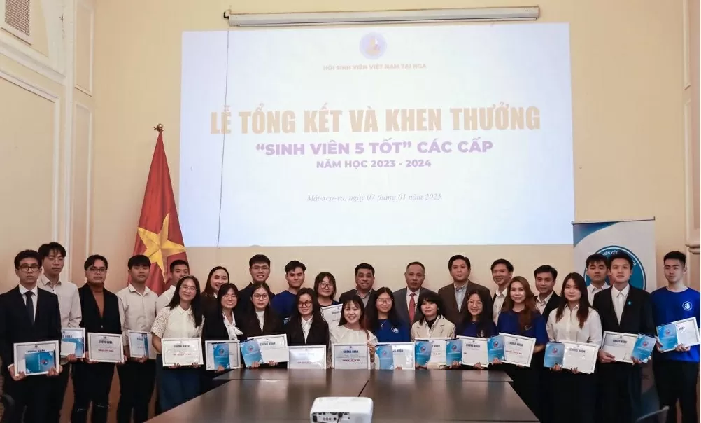 Tuyên dương sinh viên đạt danh hiệu “Sinh viên 5 tốt” năm 2024 tại Nga.