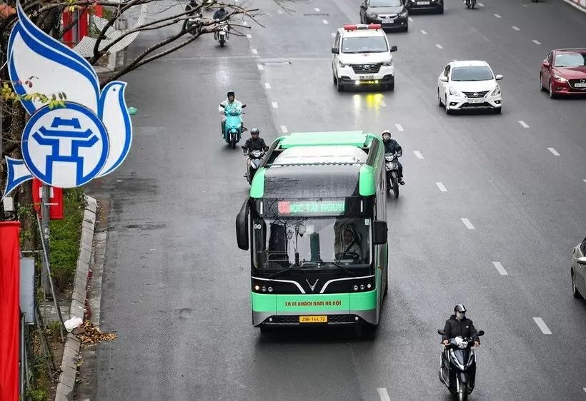 Integrated e-ticketing for Hanoi public transport: Paving the way for the future. Hanoi bus. (Photo: VNA)