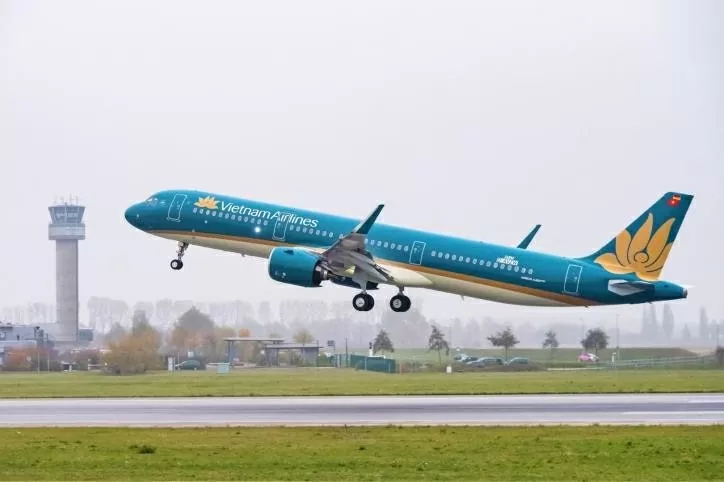 Starting July 3, members of Vietnam Airlines&rsquo; Lotusmiles frequent flyer programme can earn miles when flying with Etihad Airways and redeem them for flights operated by Vietnam Airlines, Etihad Airways, or any other partner airline within the programme.(Photo: VNA)