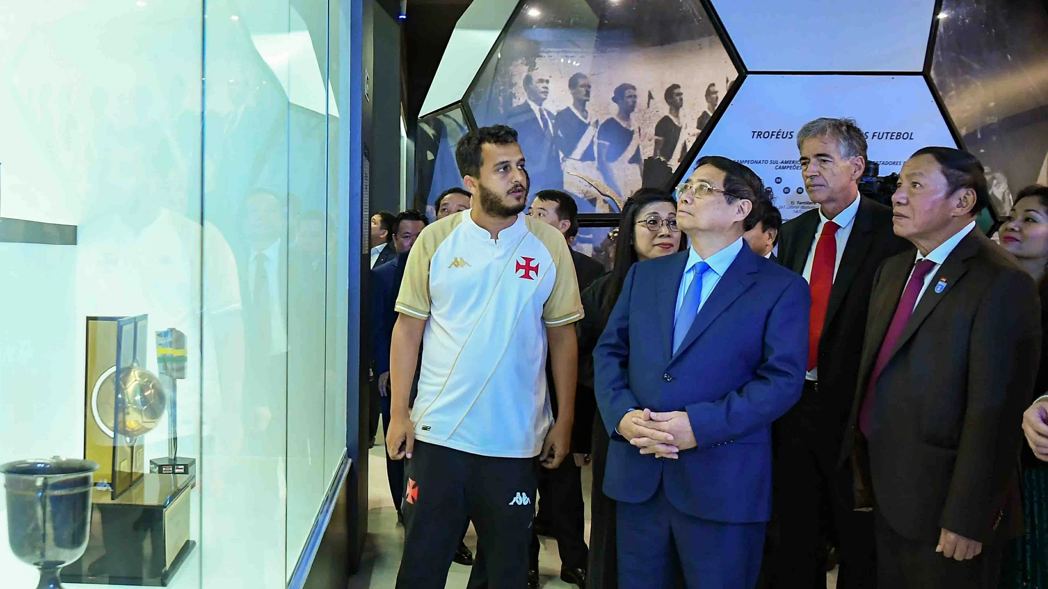 Vietnamese Prime Minister visits Vasco da Gama Football Club