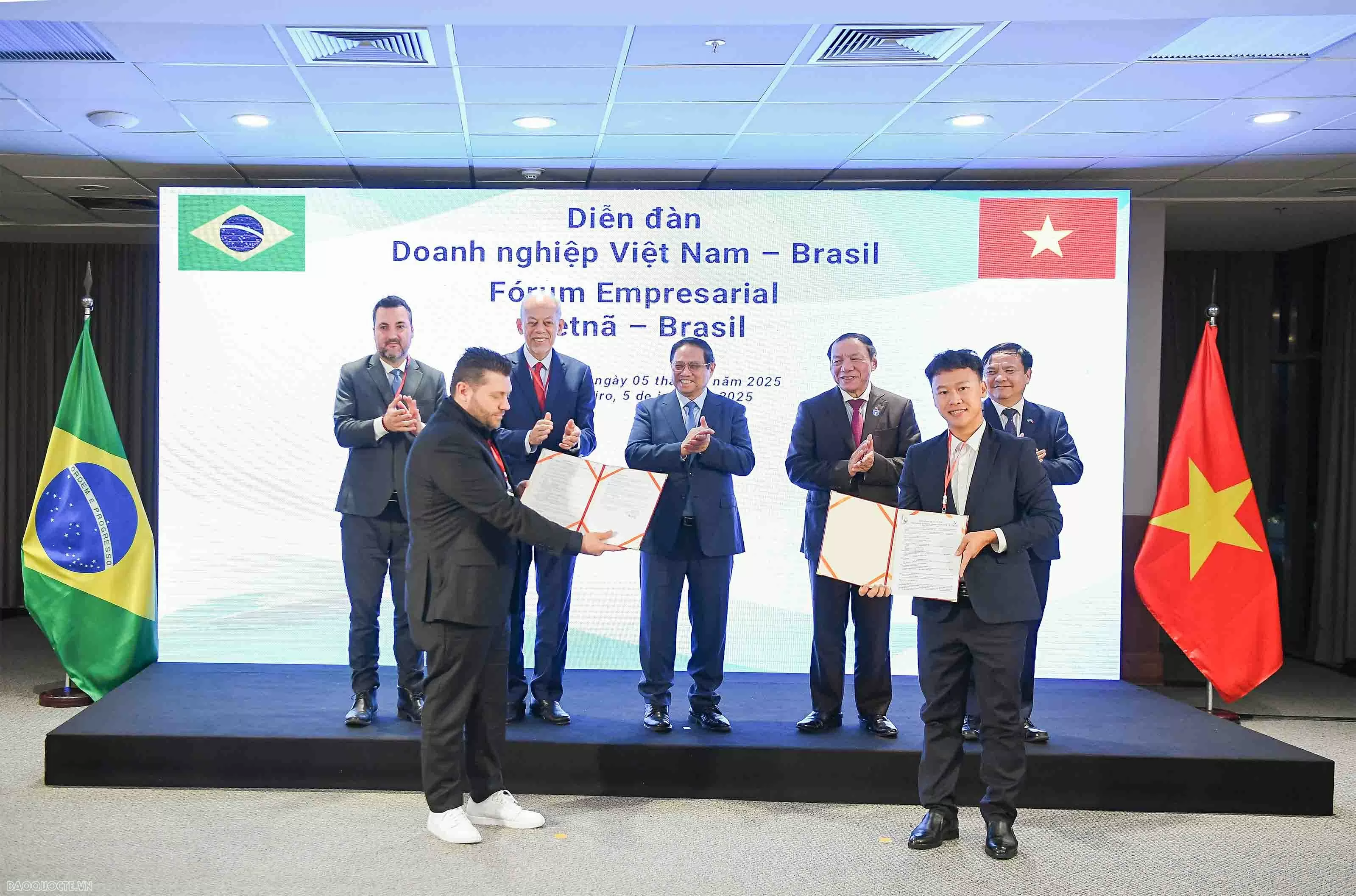 Thủ tướng kêu gọi doanh nghiệp Việt Nam-Brazil cụ thể hóa các thỏa thuận của lãnh đạo hai nước