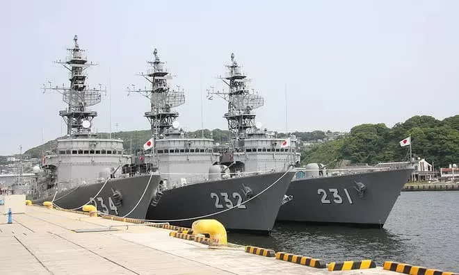Các khu trục hạm hộ tống (frigate) thuộc lớp Abukuma