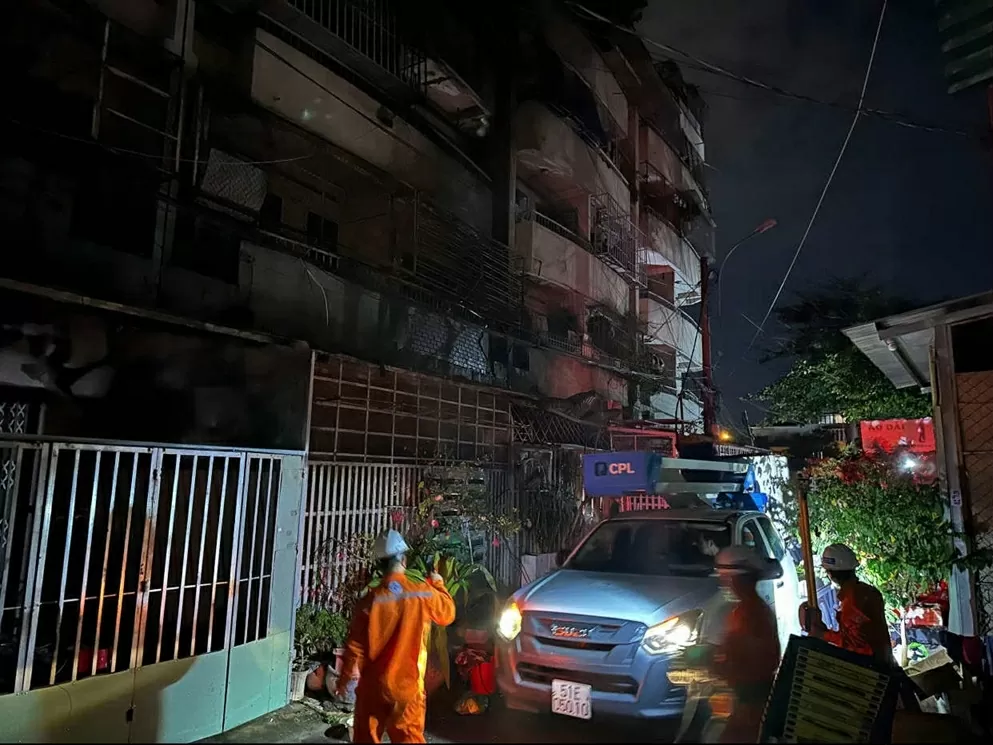 TP. Hồ Chí Minh: Hiện trường tan hoang sau cháy chung cư làm 8 người tử vong TP. Hồ Chí Minh: Hiện trường tan hoang sau cháy chung cư làm 8 người tử vong