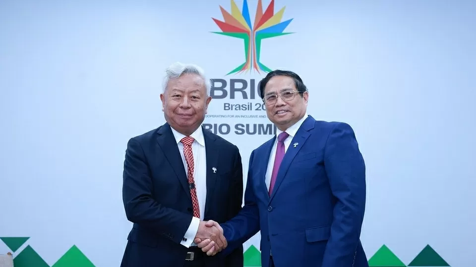 Prime Minister Pham Minh Chinh receives AIIB leader, calls for support for Vietnam’s infrastructure development projects