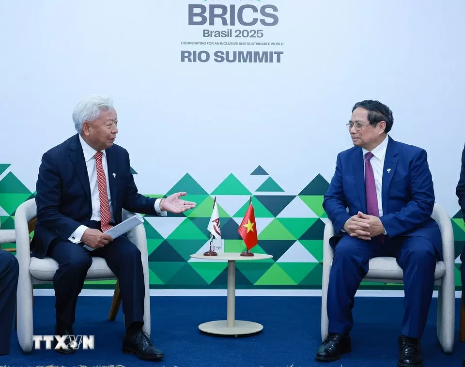Prime Minister Pham Minh Chinh receives AIIB  leader, calls for support for Vietnam’s infrastructure development projects