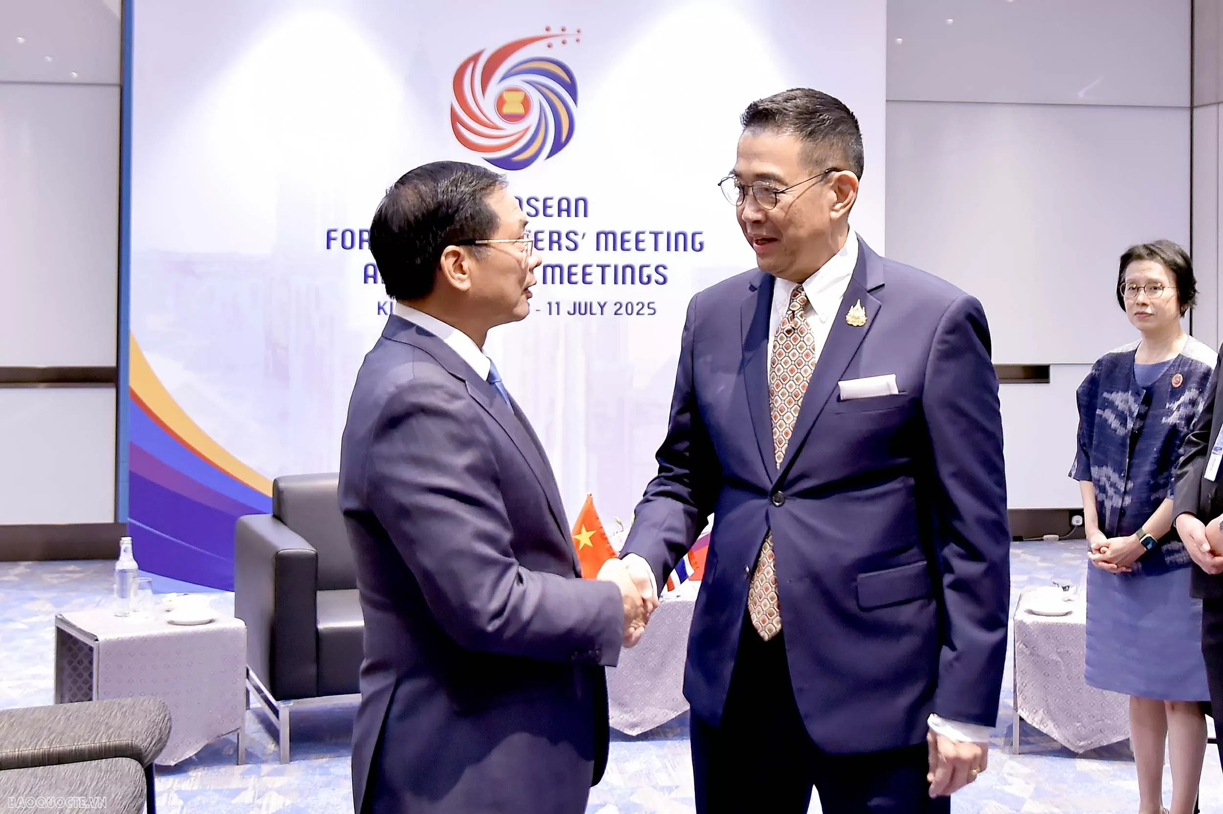 Phó Thủ tướng, Bộ trưởng Ngoại giao Bùi Thanh Sơn tiếp Bộ trưởng Ngoại giao Thái Lan Maris Sangiampongsa. Phó Thủ tướng, Bộ trưởng Ngoại giao Bùi Thanh Sơn tiếp Bộ trưởng Ngoại giao Thái Lan Maris Sangiampongsa.