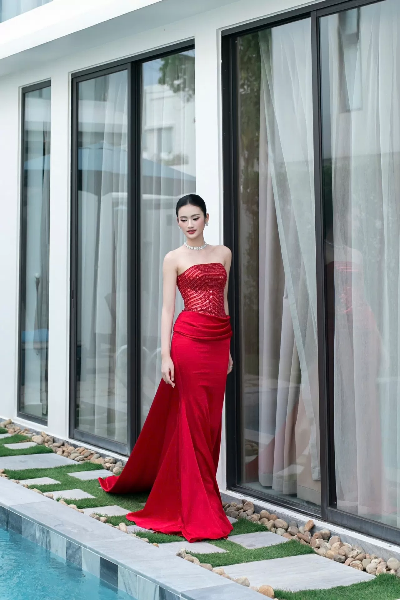Hoa hậu Huỳnh Trần Ý Nhi