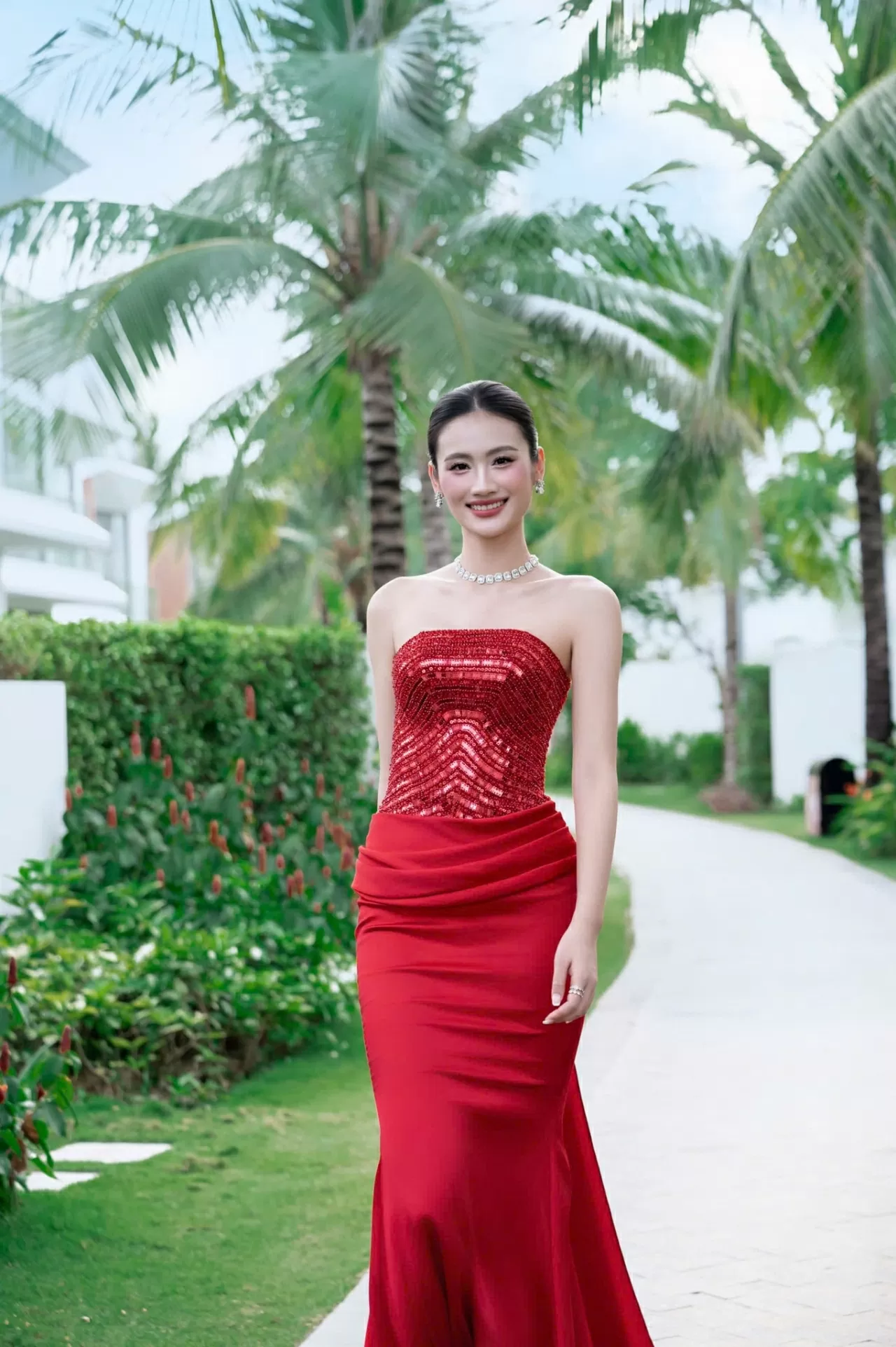Hoa hậu Huỳnh Trần Ý Nhi