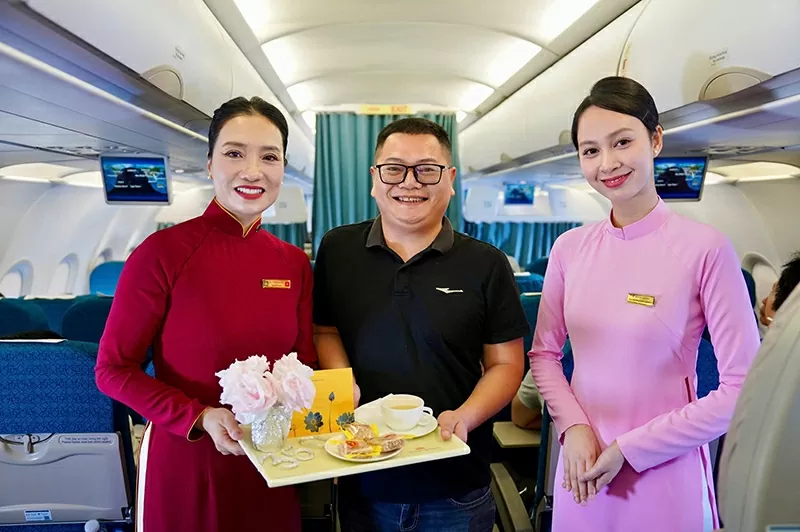 3. The 350 millionth passenger boards flight VN1541 from Hanoi to Hue