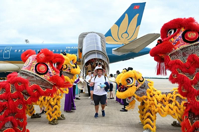 Vietnam Airlines đ&oacute;n h&agrave;nh kh&aacute;ch thứ 350 triệu sau 30 năm th&agrave;nh lập