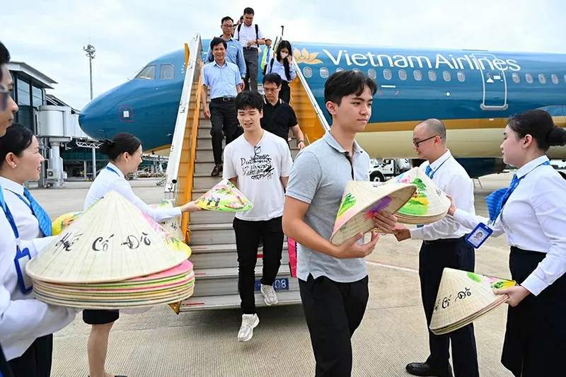 Vietnam Airlines đ&oacute;n h&agrave;nh kh&aacute;ch thứ 350 triệu sau 30 năm th&agrave;nh lập
