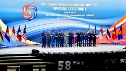 Hải đăng soi đường cho tàu ASEAN vượt sóng