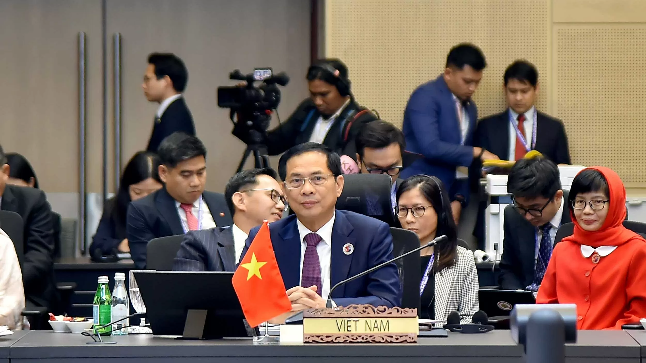 Deputy PM, FM Bui Thanh Son attends PMC+1, PMC+3 meetings to deepen ASEAN's partnerships for peace, stability, sustainable development