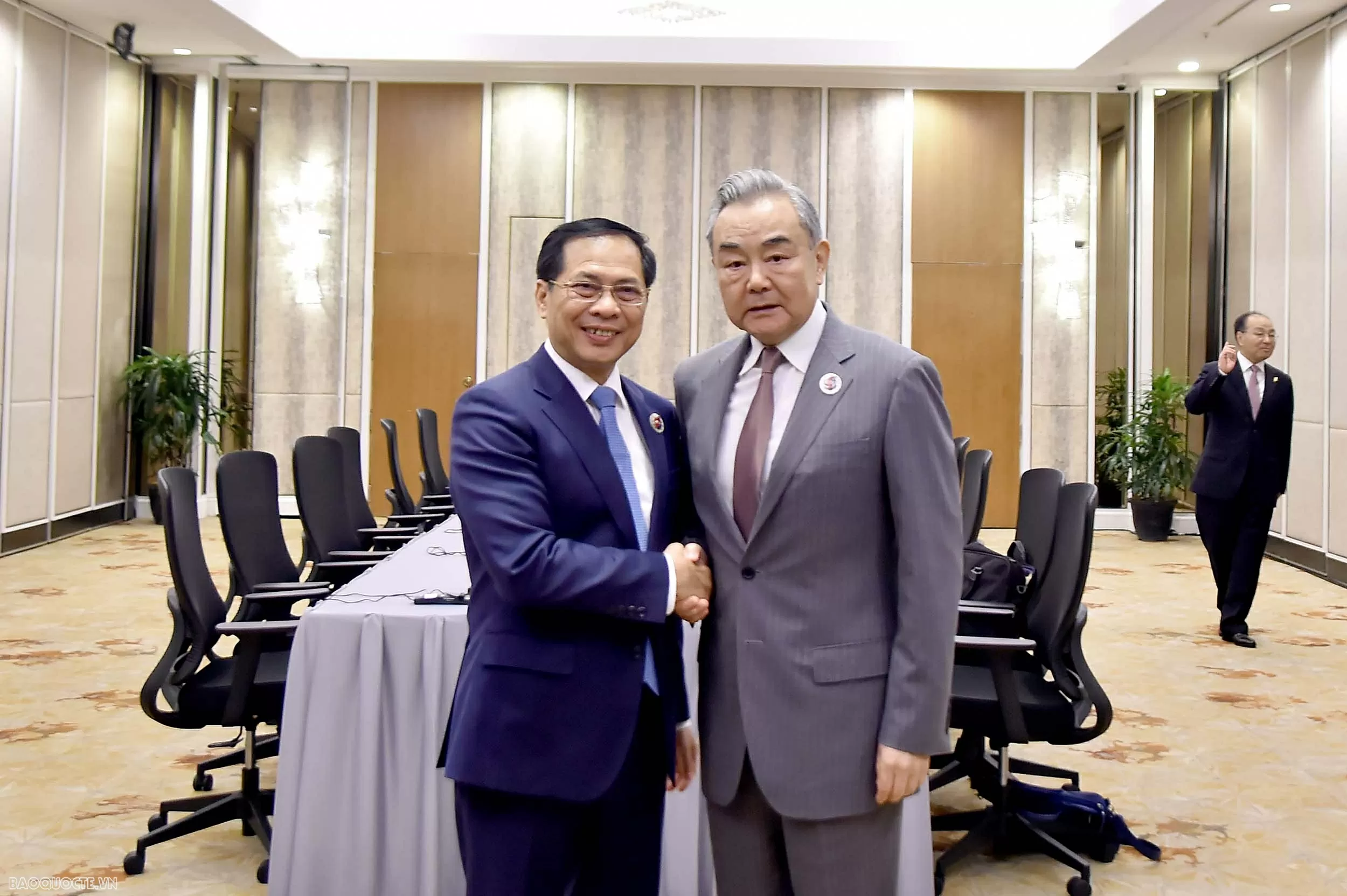 Phó Thủ tướng, Bộ trưởng Bùi Thanh Sơn tiếp Bộ trưởng Ngoại giao Trung Quốc và Algeria