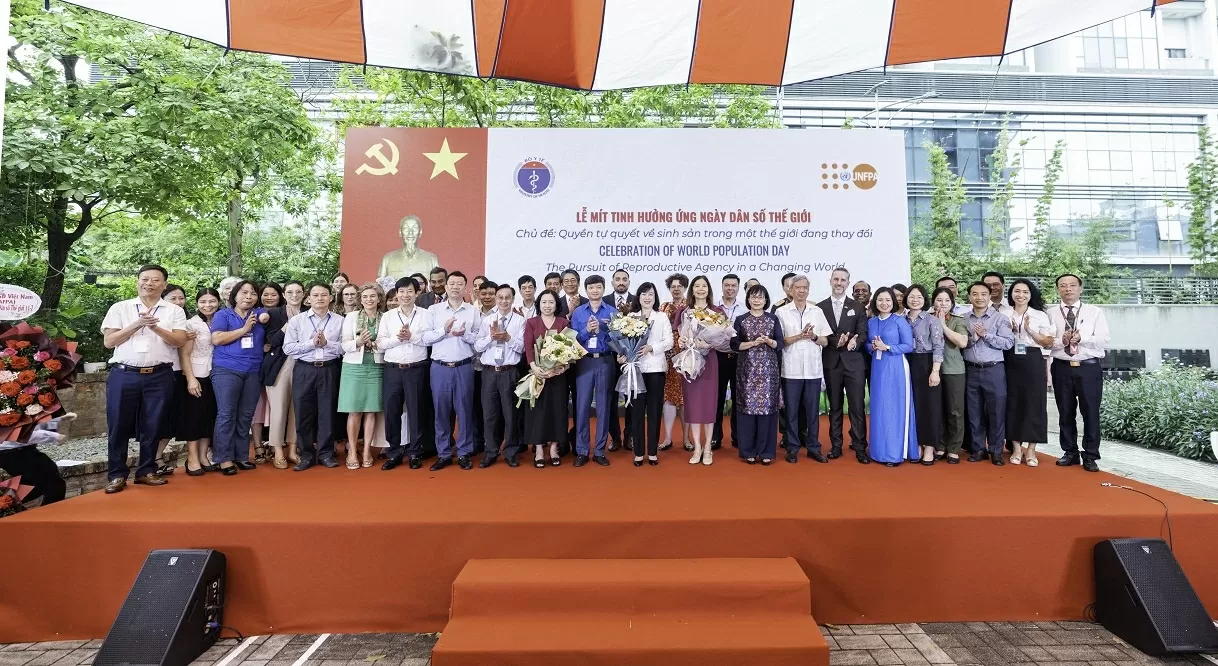 Le Vietnam souhaite continuer à recevoir le soutien des organisations internationales dans l’élaboration d’un projet de loi sur la population et d’un programme national pour les soins de santé, la démographie et le développement pour la période 2026 – 2035. Photo : UNFPA. Le Vietnam souhaite continuer à recevoir le soutien des organisations internationales dans l’élaboration d’un projet de loi sur la population et d’un programme national pour les soins de santé, la démographie et le développement pour la période 2026 – 2035. Photo : UNFPA.
