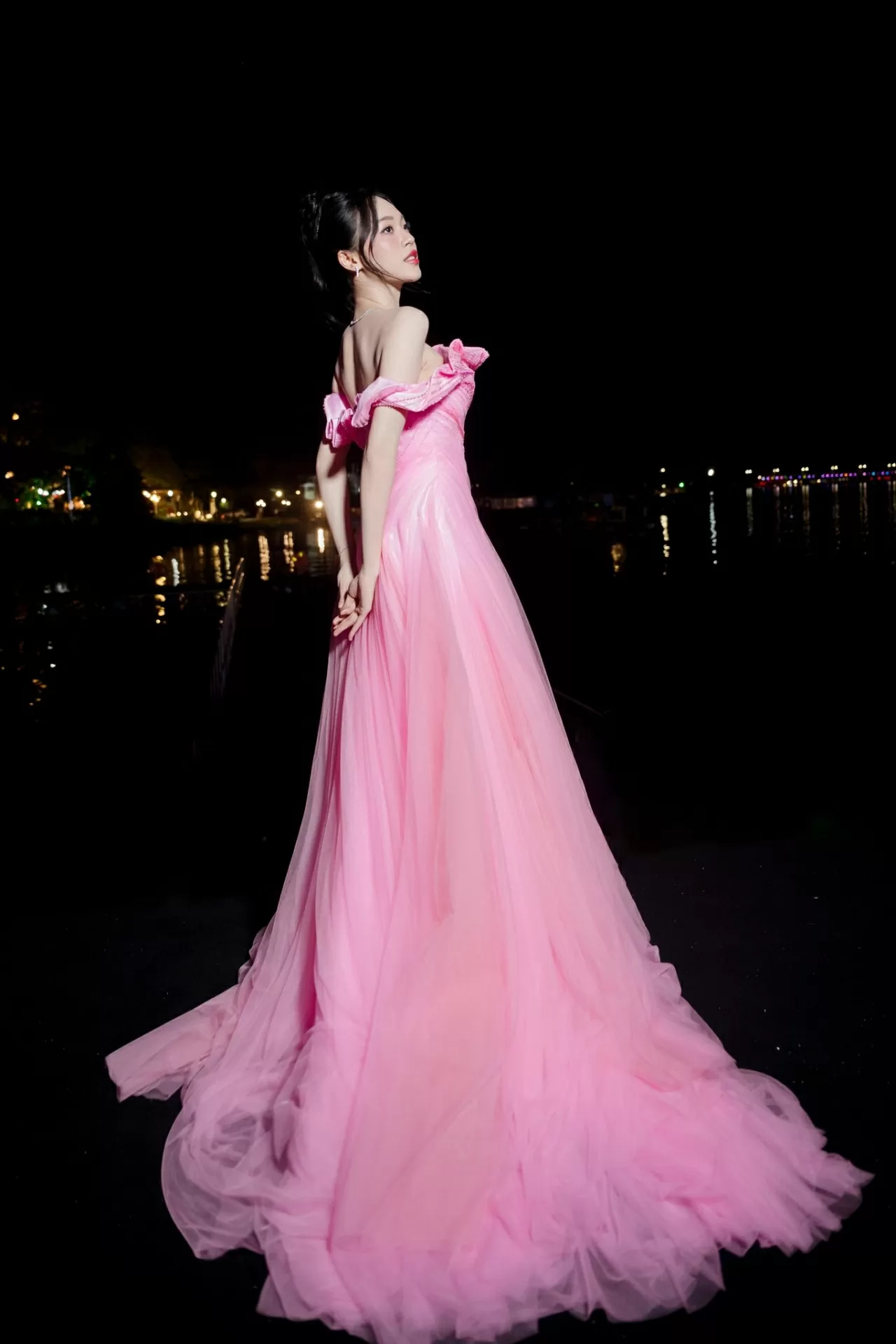 Á hậu Trịnh Thùy Linh