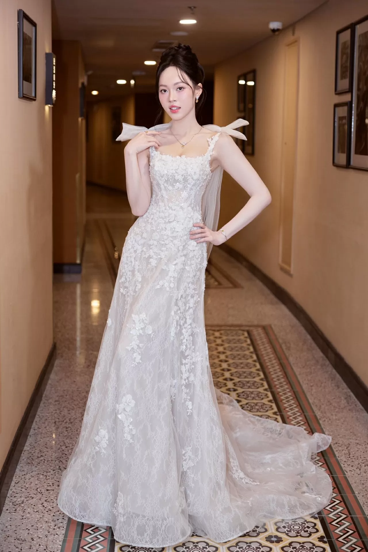 Á hậu Trịnh Thùy Linh