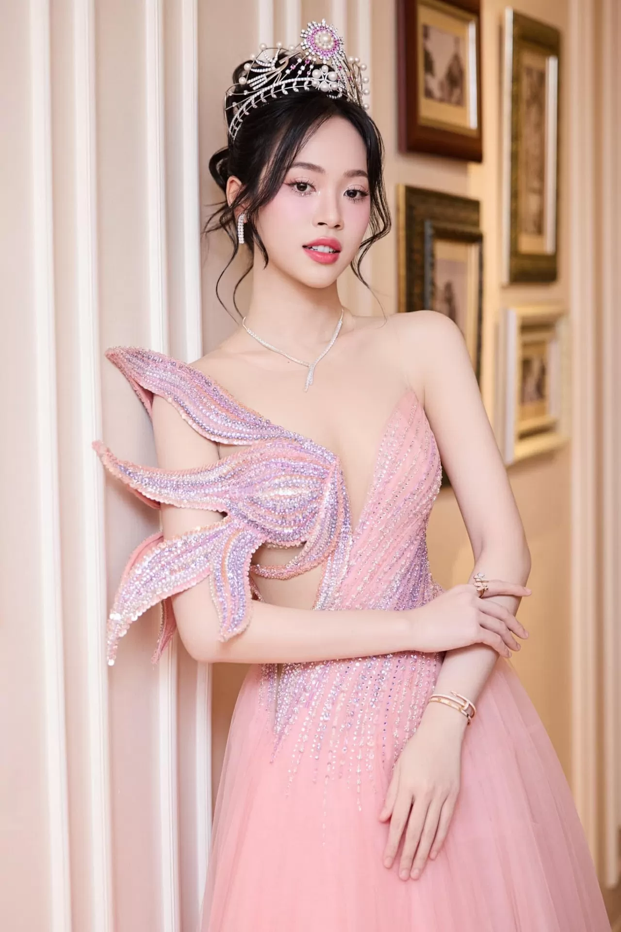 Á hậu Trịnh Thùy Linh