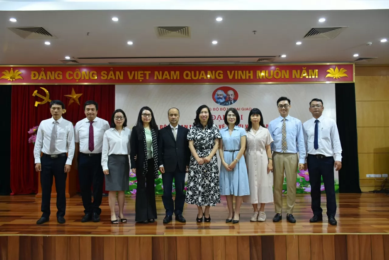 Công tác người Việt Nam ở nước ngoài - trụ cột gắn kết sức mạnh toàn dân trong kỷ nguyên mới