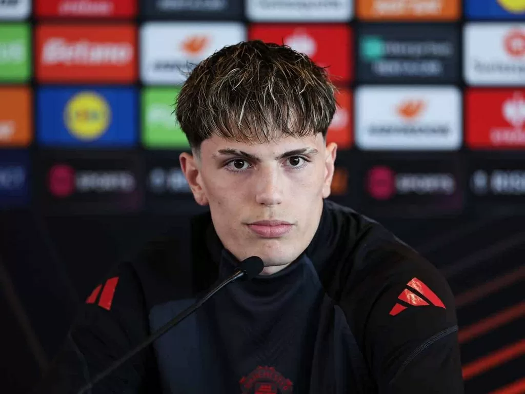 Garnacho từ chối thi đấu cùng Ronaldo