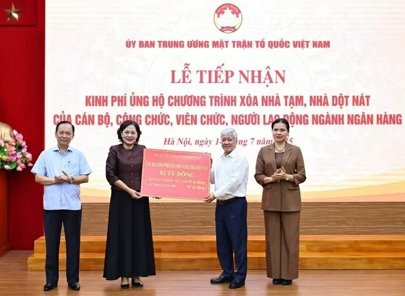 Banking sector donates 3.1 million USD to support housing programme nationwide