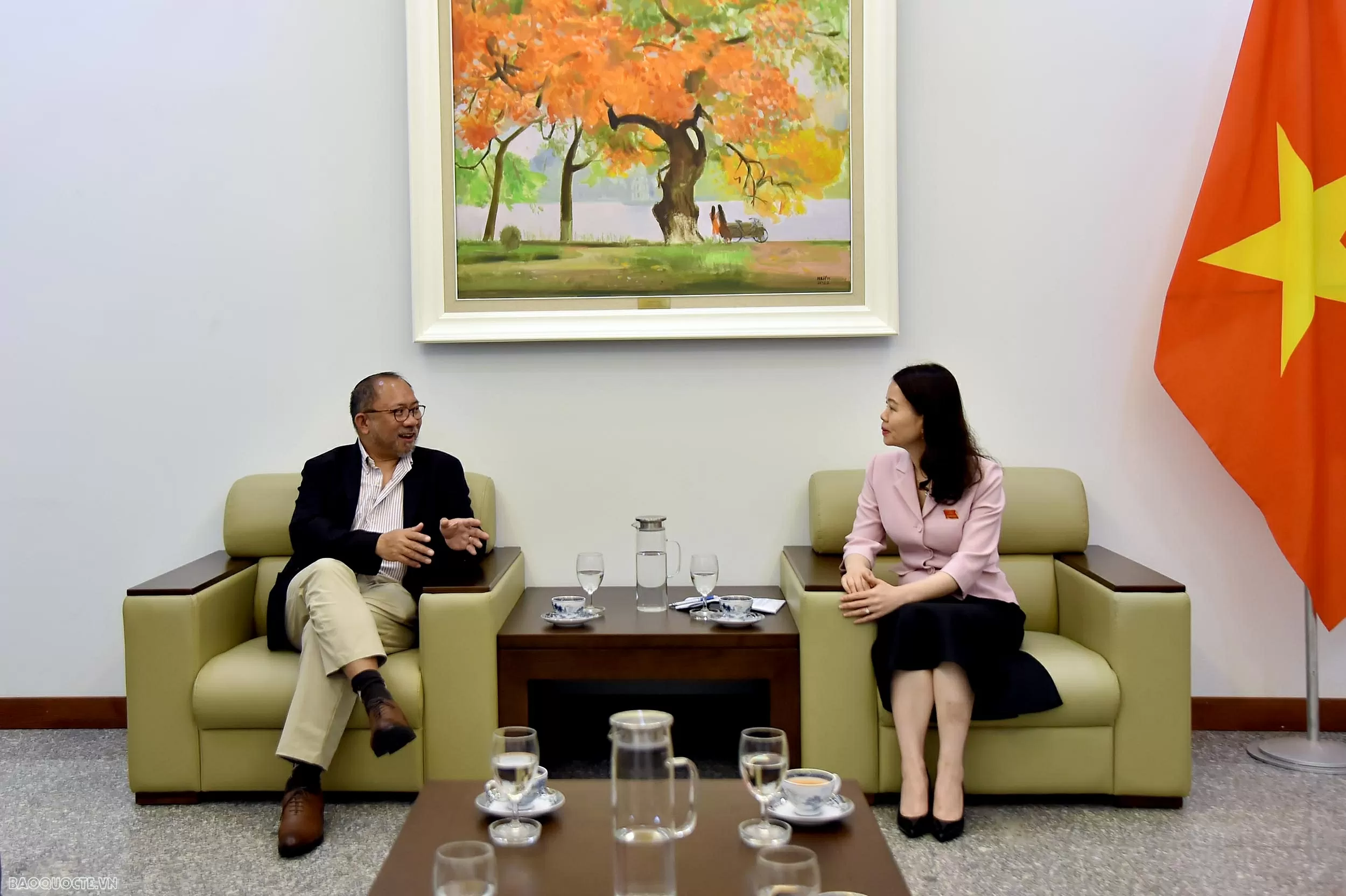 Thứ trưởng Ngoại giao Nguyễn Minh Hằng tiếp Giám đốc điều hành Ban thư ký APEC nhiệm kỳ 2025-2027