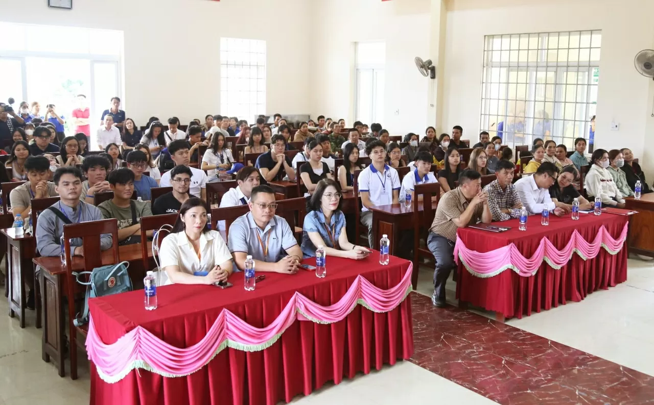 Trại hè Việt Nam 2025: Lan tỏa tình cảm của kiều bào trẻ đến với bà con Buôn Tuôr B, tỉnh Đắk Lắk