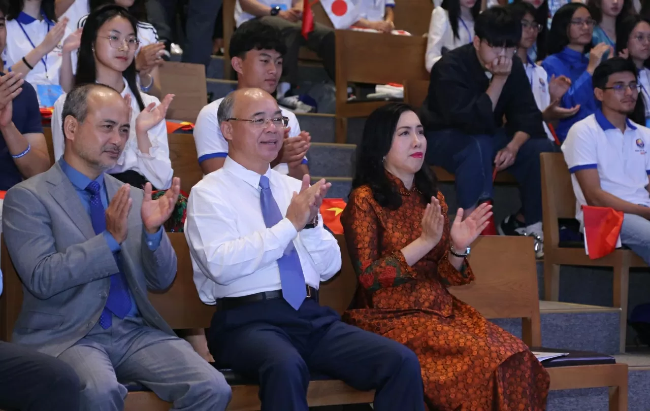 Khai mạc có sự hiện diện của Thứ trưởng Bộ Ngoại giao Lê Thị Thu Hằng; Phó Chủ tịch UBND tỉnh Đắk Lắk ông Trương Công Thái và Chủ nhiệm Ủy ban Nhà nước về người Việt Nam ở nước ngoài Nguyễn Trung Kiên