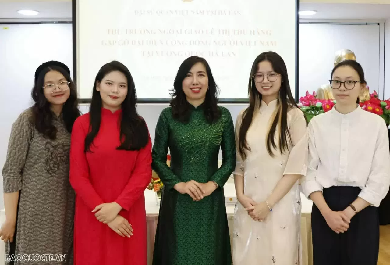 Deputy Minister of Foreign Affairs Le Thi Thu Hang meets with the Vietnamese community in the Netherlands