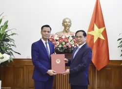 Phó Thủ tướng, Bộ trưởng Bùi Thanh Sơn trao quyết định bổ nhiệm Thứ trưởng Ngoại giao