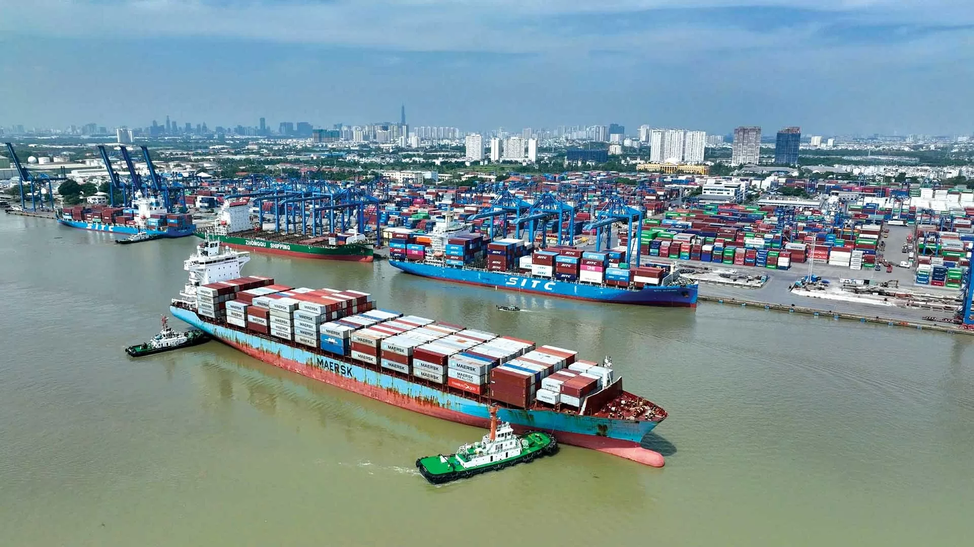 Vượt ‘thế trận’ khó, tạo điểm sáng nổi bật