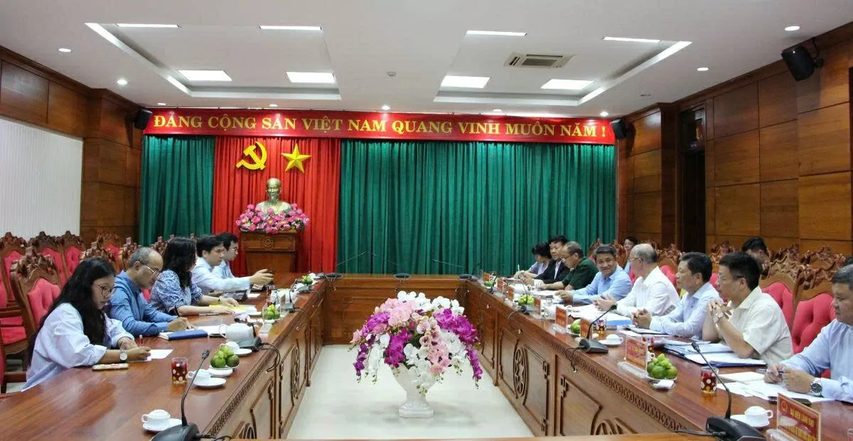 Toàn cảnh buổi làm việc giữa Thứ trưởng Ngoại giao Lê Thị Thu Hằng với Ủy ban nhân dân tỉnh Đắk Lắk. (Ảnh: Báo Đắk Lắk)