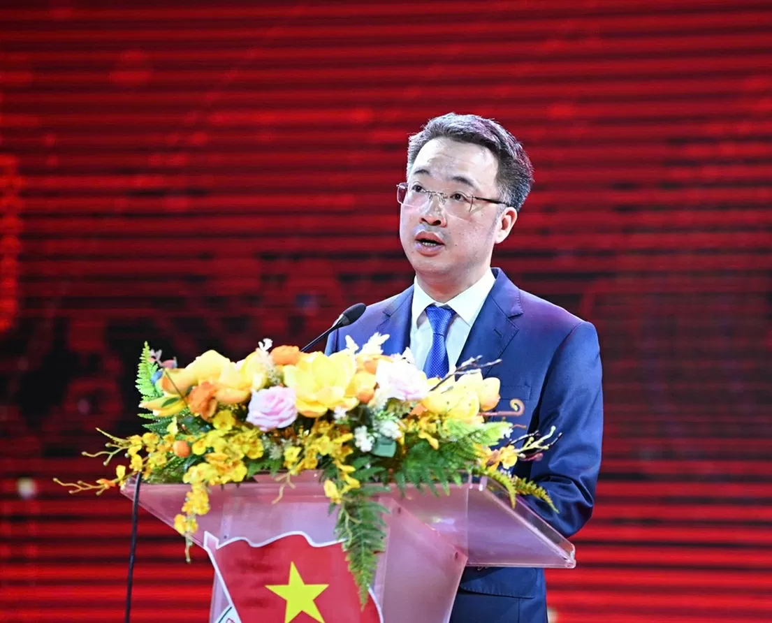 Anh Nguyễn Tường Lâm, Bí thư Trung ương Đoàn, Chủ tịch Trung ương Hội LHTN Việt Nam thông tin về Diễn đàn Trí thức trẻ Việt Nam toàn cầu lần thứ VI. (Ảnh: N.H)