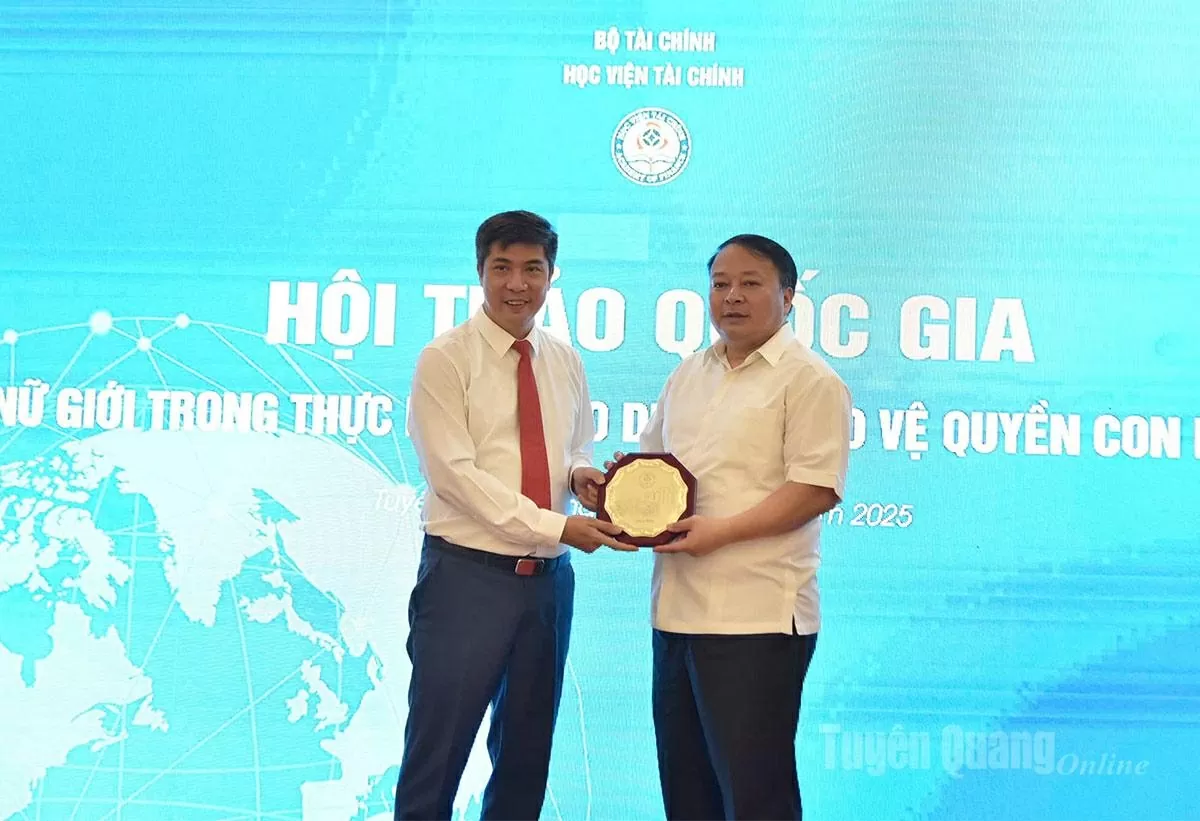 Nâng cao vai trò và đóng góp của phụ nữ trong giáo dục và thúc đẩy quyền con người Nâng cao vai trò và đóng góp của phụ nữ trong giáo dục và thúc đẩy quyền con người