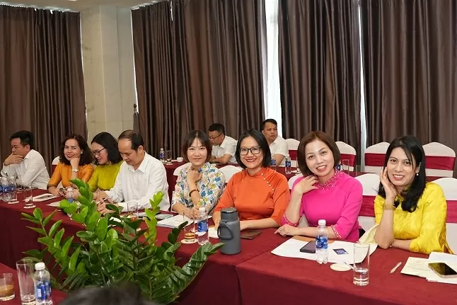 Nâng cao vai trò và đóng góp của phụ nữ trong giáo dục và thúc đẩy quyền con người Nâng cao vai trò và đóng góp của phụ nữ trong giáo dục và thúc đẩy quyền con người